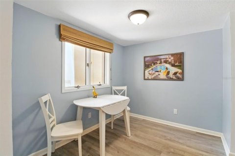 Condo in Seminole, Florida, 2 bedrooms  № 1661989 - photo 5