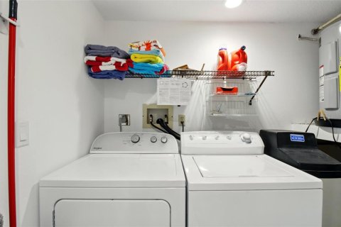 Condo in Seminole, Florida, 2 bedrooms  № 1661989 - photo 23