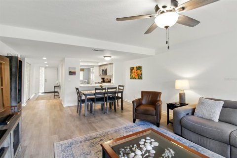 Condo in Seminole, Florida, 2 bedrooms  № 1661989 - photo 14