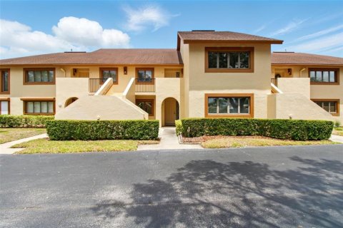 Condo in Seminole, Florida, 2 bedrooms  № 1661989 - photo 1
