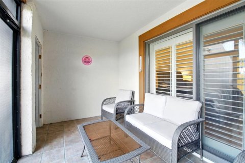Condo in Seminole, Florida, 2 bedrooms  № 1661989 - photo 24