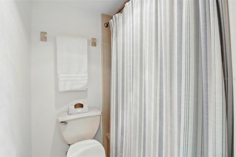 Condo in Seminole, Florida, 2 bedrooms  № 1661989 - photo 18