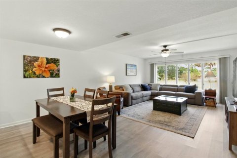 Condo in Seminole, Florida, 2 bedrooms  № 1661989 - photo 11