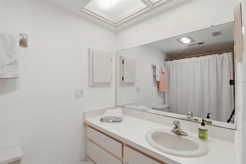 Condo in Seminole, Florida, 2 bedrooms  № 1661989 - photo 22