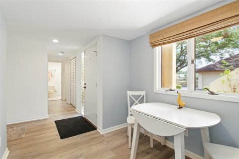 Condo in Seminole, Florida, 2 bedrooms  № 1661989 - photo 6