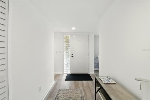Condo in Seminole, Florida, 2 bedrooms  № 1661989 - photo 4