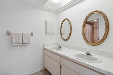 Condo in Seminole, Florida, 2 bedrooms  № 1661989 - photo 17