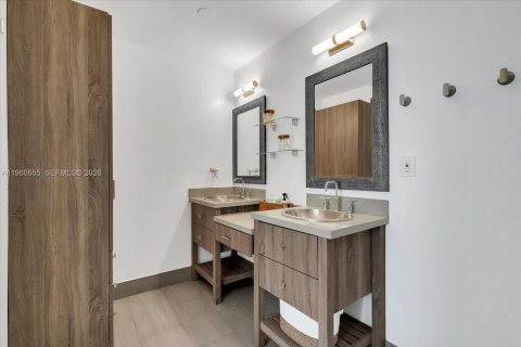 Villa ou maison à vendre à Miami, Floride: 4 chambres, 154.68 m2 № 2025411 - photo 21