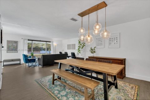 Villa ou maison à vendre à Miami, Floride: 4 chambres, 154.68 m2 № 2025411 - photo 5