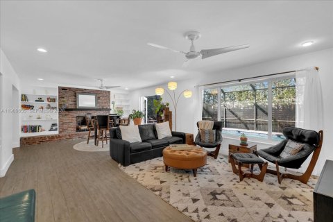 Villa ou maison à vendre à Miami, Floride: 4 chambres, 154.68 m2 № 2025411 - photo 8