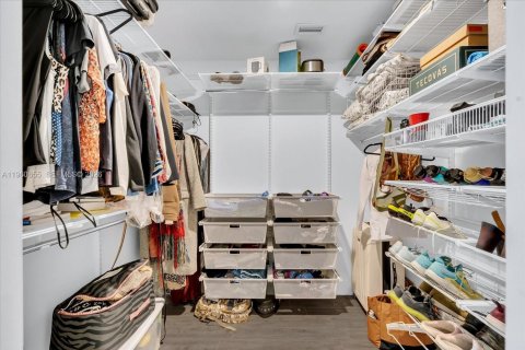 Villa ou maison à vendre à Miami, Floride: 4 chambres, 154.68 m2 № 2025411 - photo 27