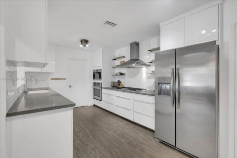 Villa ou maison à vendre à Miami, Floride: 4 chambres, 154.68 m2 № 2025411 - photo 11