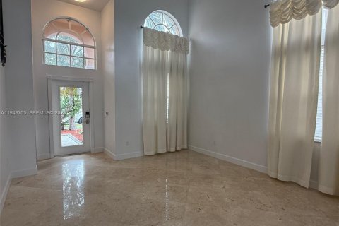 Снять в аренду виллу или дом в Пемброк-Пайнс, Флорида 4 спальни, 193.05м2, № 2000913 - фото 11