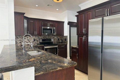 Снять в аренду виллу или дом в Пемброк-Пайнс, Флорида 4 спальни, 193.05м2, № 2000913 - фото 13