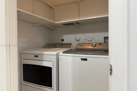 Снять в аренду виллу или дом в Пемброк-Пайнс, Флорида 4 спальни, 193.05м2, № 2000913 - фото 24