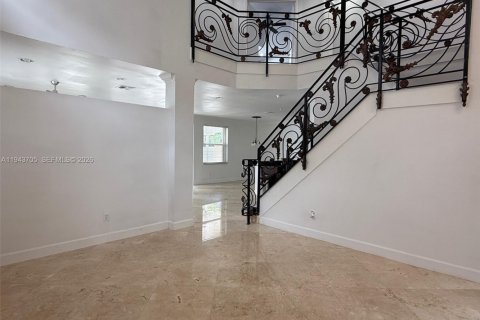 Снять в аренду виллу или дом в Пемброк-Пайнс, Флорида 4 спальни, 193.05м2, № 2000913 - фото 12