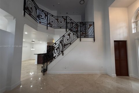 Снять в аренду виллу или дом в Пемброк-Пайнс, Флорида 4 спальни, 193.05м2, № 2000913 - фото 9