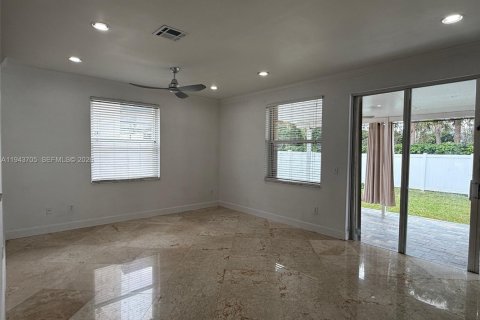 Снять в аренду виллу или дом в Пемброк-Пайнс, Флорида 4 спальни, 193.05м2, № 2000913 - фото 7