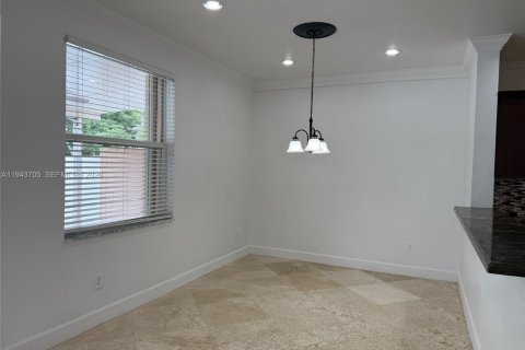 Снять в аренду виллу или дом в Пемброк-Пайнс, Флорида 4 спальни, 193.05м2, № 2000913 - фото 22