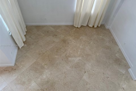 Снять в аренду виллу или дом в Пемброк-Пайнс, Флорида 4 спальни, 193.05м2, № 2000913 - фото 29