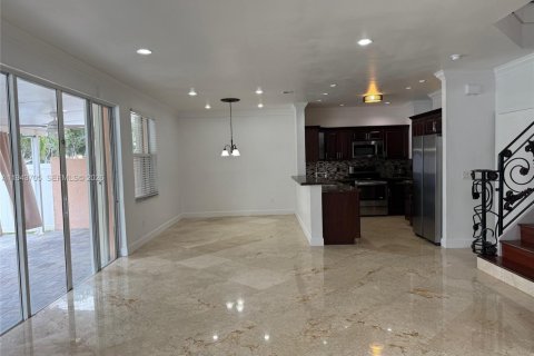 Снять в аренду виллу или дом в Пемброк-Пайнс, Флорида 4 спальни, 193.05м2, № 2000913 - фото 21