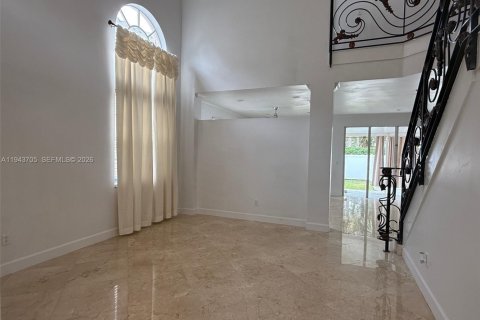 Снять в аренду виллу или дом в Пемброк-Пайнс, Флорида 4 спальни, 193.05м2, № 2000913 - фото 10