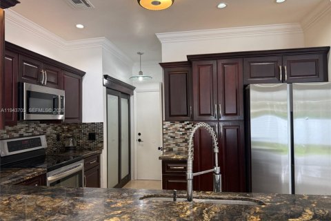 Снять в аренду виллу или дом в Пемброк-Пайнс, Флорида 4 спальни, 193.05м2, № 2000913 - фото 18