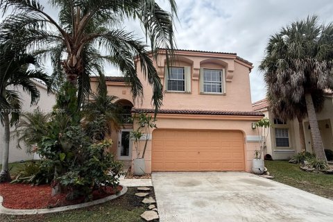 Снять в аренду виллу или дом в Пемброк-Пайнс, Флорида 4 спальни, 193.05м2, № 2000913 - фото 2