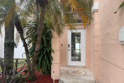 Снять в аренду виллу или дом в Пемброк-Пайнс, Флорида 4 спальни, 193.05м2, № 2000913 - фото 4