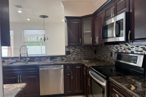 Снять в аренду виллу или дом в Пемброк-Пайнс, Флорида 4 спальни, 193.05м2, № 2000913 - фото 15