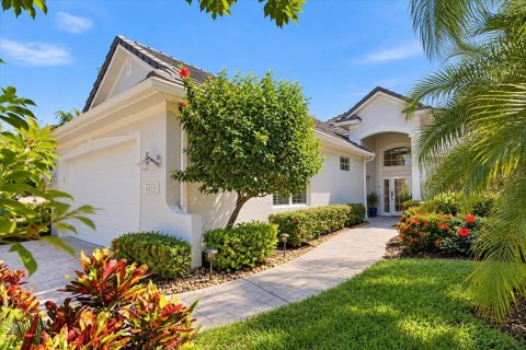 House in Lakewood Ranch, Florida 3 bedrooms, 180.23 sq.m. № 2416944 - photo 2
