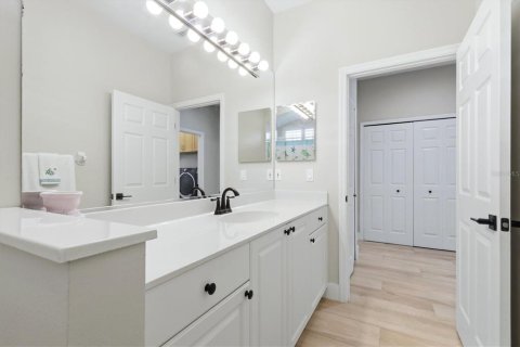 House in Lakewood Ranch, Florida 3 bedrooms, 180.23 sq.m. № 2416944 - photo 24
