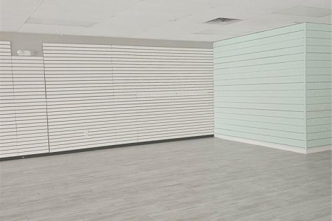Immobilier commercial à louer à Winter Haven, Floride № 2141553 - photo 5