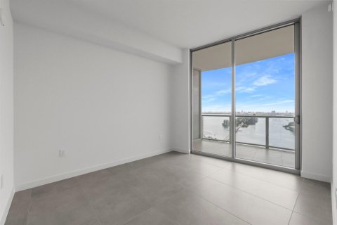 Copropriété à louer à Miami, Floride: 1 chambre, 112.97 m2 № 2376891 - photo 11