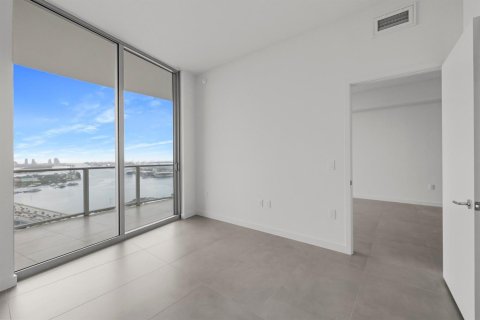 Copropriété à louer à Miami, Floride: 1 chambre, 112.97 m2 № 2376891 - photo 12