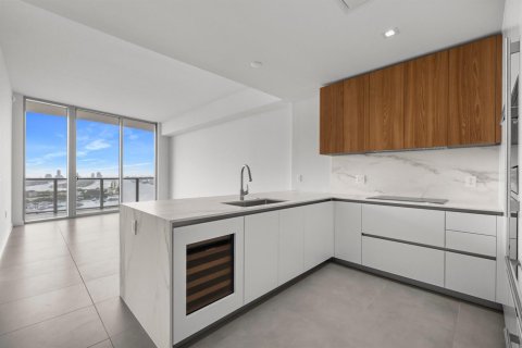Copropriété à louer à Miami, Floride: 1 chambre, 112.97 m2 № 2376891 - photo 5