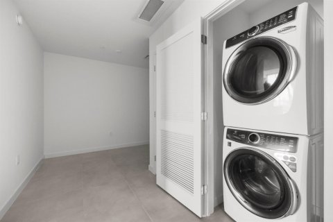 Copropriété à louer à Miami, Floride: 1 chambre, 112.97 m2 № 2376891 - photo 17