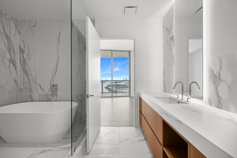 Copropriété à louer à Miami, Floride: 1 chambre, 112.97 m2 № 2376891 - photo 15