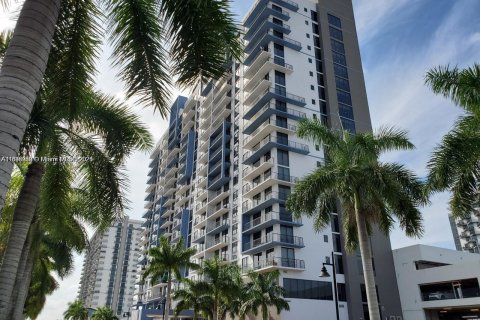 Купить кондоминиум в Дорал, Флорида 3 спальни, 128.11м2, № 1846283 - фото 1