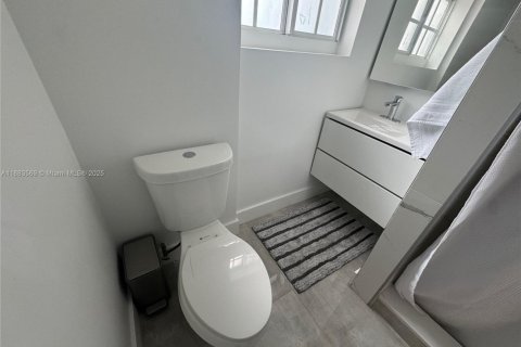 Casa en venta en Fort Lauderdale, Florida, 5 dormitorios, 226.68 m2 № 1931343 - foto 30