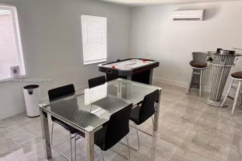 Casa en venta en Fort Lauderdale, Florida, 5 dormitorios, 226.68 m2 № 1931343 - foto 5