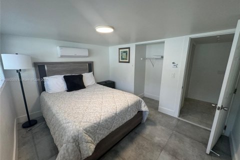 Casa en venta en Fort Lauderdale, Florida, 5 dormitorios, 226.68 m2 № 1931343 - foto 22