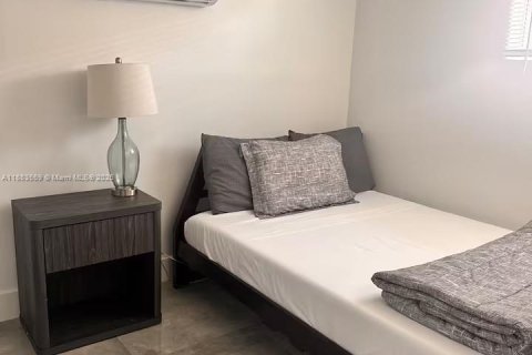 Casa en venta en Fort Lauderdale, Florida, 5 dormitorios, 226.68 m2 № 1931343 - foto 10