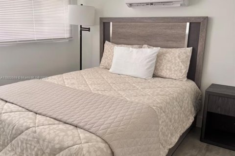 Casa en venta en Fort Lauderdale, Florida, 5 dormitorios, 226.68 m2 № 1931343 - foto 11