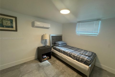 Casa en venta en Fort Lauderdale, Florida, 5 dormitorios, 226.68 m2 № 1931343 - foto 29