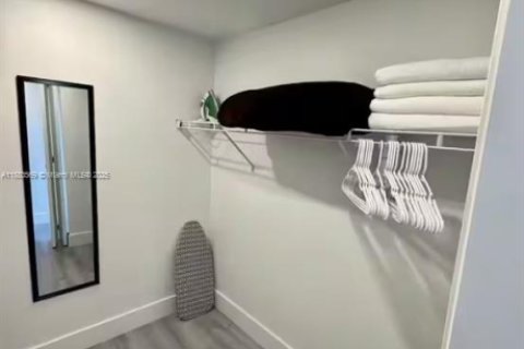 Casa en venta en Fort Lauderdale, Florida, 5 dormitorios, 226.68 m2 № 1931343 - foto 9