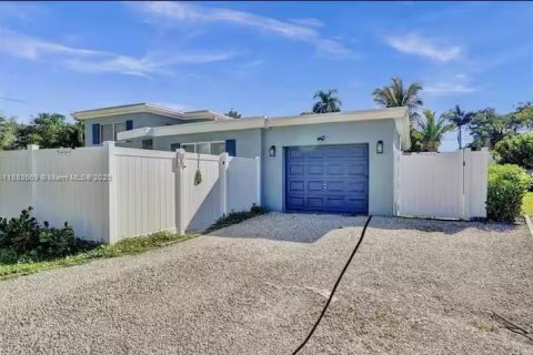 Casa en venta en Fort Lauderdale, Florida, 5 dormitorios, 226.68 m2 № 1931343 - foto 18