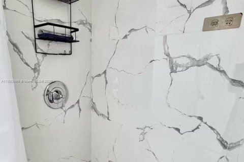 Casa en venta en Fort Lauderdale, Florida, 5 dormitorios, 226.68 m2 № 1931343 - foto 13