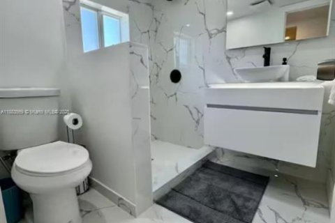 Casa en venta en Fort Lauderdale, Florida, 5 dormitorios, 226.68 m2 № 1931343 - foto 15