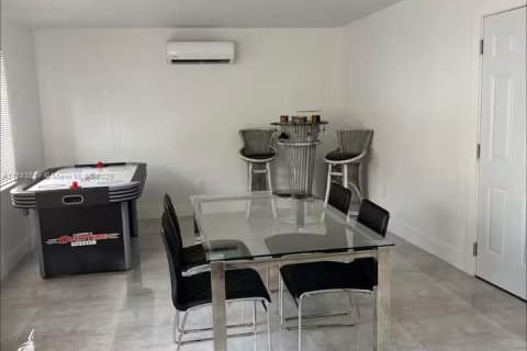 Casa en venta en Fort Lauderdale, Florida, 5 dormitorios, 226.68 m2 № 1931343 - foto 6